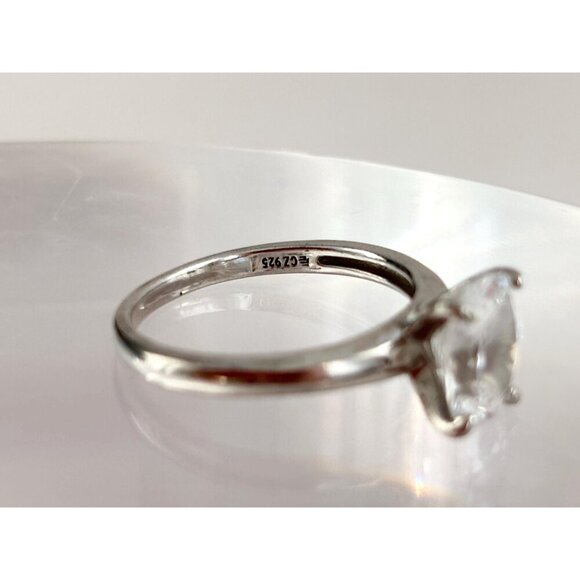 Minimalist Sterling Silver Oval Cut Vintage Cubic Zirconia Wedding Ring - sz 9 - Picture 7 of 10